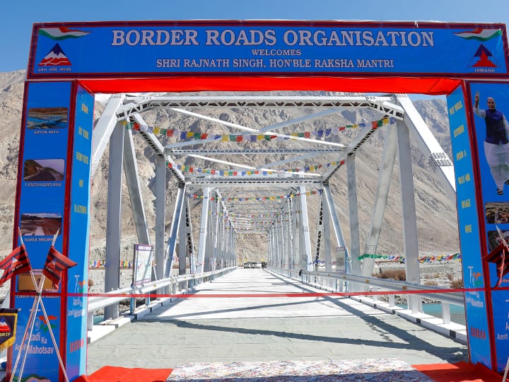 Rajnath singh inagurated Bridge on shyok river at LAC Ladakh ann Defence News: गलवान घाटी तक आसानी से पहुंच सकेंगे टैंक, श्योक नदी पर बने पुल से भारत की डिफेंस पावर होगी मजबूत