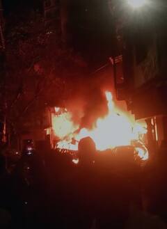 Photo : बुलढाण्यातील खामगावमध्ये आठवडी बाजार परिसरात आग