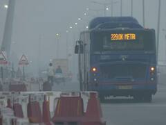 दिल्ली-एनसीआर में बिगड़ रही हवा की गुणवत्ता, 'गंभीर' श्रेणी में एक्यूआई, धुंध ने भी दिखाया अपना रंग