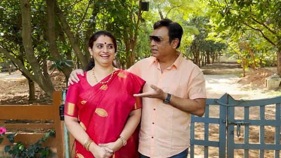 Actor Naresh with Pavitra|ఆహాలో స్ట్రీమ్ అవుతున్న Ali కొత్త సినిమా అందరిని అలరిస్తోంది |ABP Desam