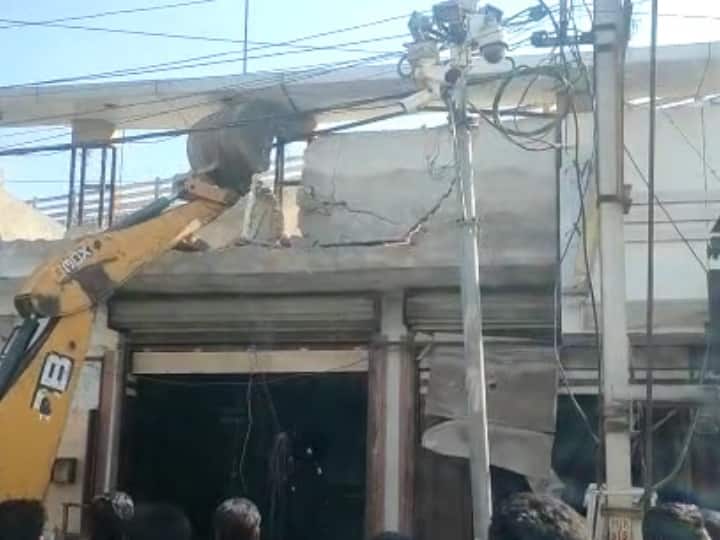 Ujjain: उज्जैन में फिर शुरू होगा माफियाओं के खिलाफ अभियान, 331 मकानों पर चलेगा बुलडोजर Ujjain Madhya Pradesh campaign against mafias 331 houses marked for bulldozer action ANN Ujjain: उज्जैन में फिर शुरू होगा माफियाओं के खिलाफ अभियान, 331 मकानों पर चलेगा बुलडोजर