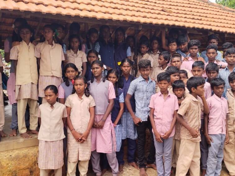 Students are protesting due to lack of bus facility in Karur Vellyanai TNN பேருந்து வசதி இல்லை...கரூரில் 2 நாட்களாக பள்ளிக்கு செல்லாமல்  மாணவ, மாணவிகள் போராட்டம்