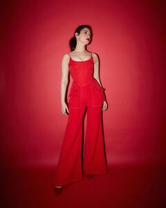 Tamannaah Bhatia : लाल छडी मैदान खडी... हॉट रेड आऊटफिटमध्ये तमन्ना भाटियाचा स्टनिंग अंदाज