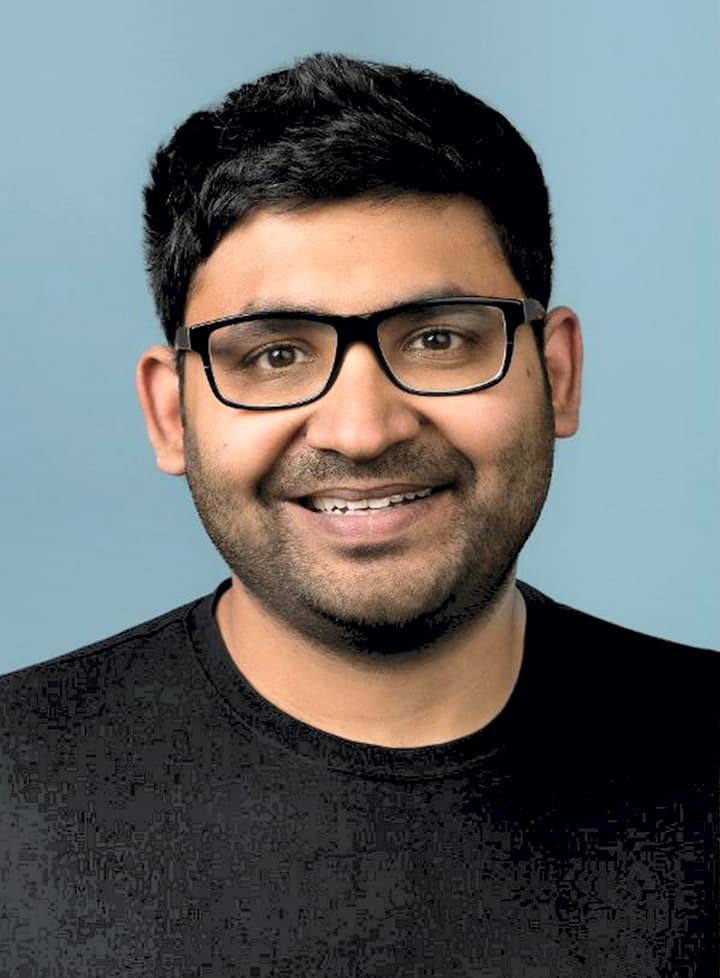মাস্কের এই কর্মী ছাঁটাইয়ের বিষয়টি নিশ্চিত করেছে সংবাদ সংস্থা রয়টার্স। খবরে বলা হয়েছে , ট্যুইটার সিইও পরাগ আগরওয়াল ছাড়াও সংস্থার আইনি নীতি ও ট্রাস্টের প্রধান বিজয় গাড্ডে ও চিফ ফিন্যান্সিয়াল অফিসার নেদ সেগালকে সরিয়ে দেন মাস্ক।