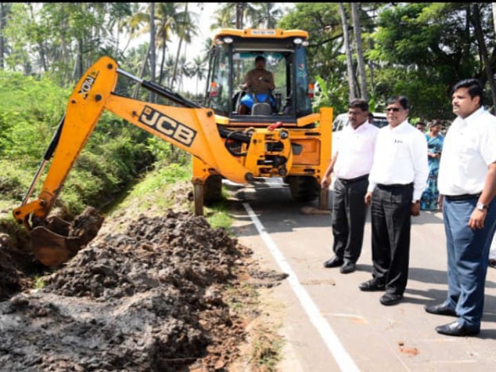 கரூர்: கிருஷ்ணராயபுரத்தில் பயனாளிகளுக்கு இலவச வீட்டு மனை பட்டா  வழங்கிய ஆட்சியர்