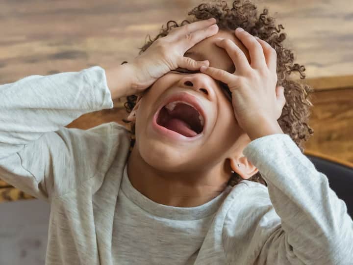 every one child among seven is suffering from low mood symptoms of depression in child Depression In Children: क्या अपने बच्चे को अच्छी तरह समझते हैं? हर 7 में से 1 बच्चा है लो मूड का शिकार, जानें कैसे पता चलेगा