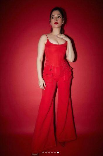 ਤਮੰਨਾ ਭਾਟੀਆ ਨੇ ਕੋਰਸੇਟ ਇੰਸਪਾਇਰਡ ਟਾਪ ਤੇ ਟਰਾਊਜ਼ਰ 'ਚ ਦਿੱਤੇ ਹੌਟ ਪੋਜ਼