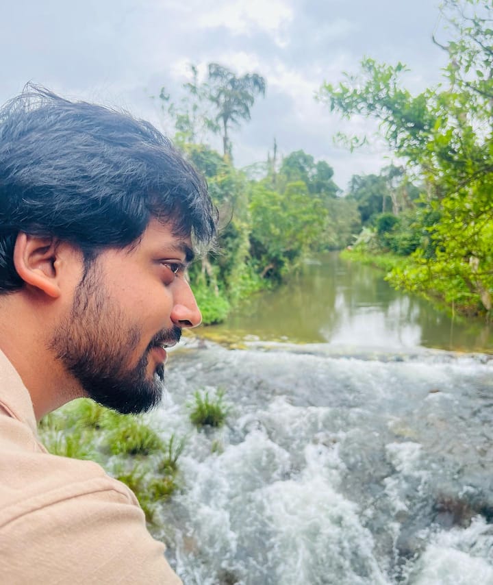 గుప్పెడంత మనసు సీరియల్ యూత్ ఆడియన్స్ కి బాగా కనెక్టైంది. కాలేజ్ బ్యాక్ డ్రాప్ లో సాగే ప్రేమకథ కావడంతో యువత బాగా కనెక్టైంది. హీరో రిషి పాత్రలో కన్నడ కుర్రాడు ముఖేష్ గౌడ అదరగొడుతున్నాడు.