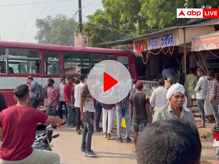 Mau News Bus started on its own and entered the shop the roadways conductor narrowly escaped ANN Viral Video: ये क्या! अपने आप चालू होकर दुकान में जा घुसी बस, सामने आया चौंकाने वाला वीडियो