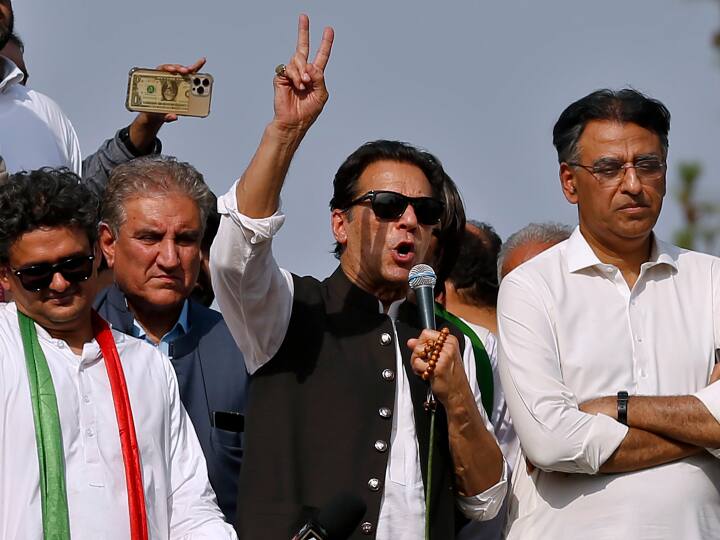 Pakistan Praised India Imran challenged the government of Pakistan Pakistan: भारत की तारीफ कर इमरान खान ने पाक सरकार को ललकारा, बोले- 'नवाज की तरह भागूंगा नहीं'