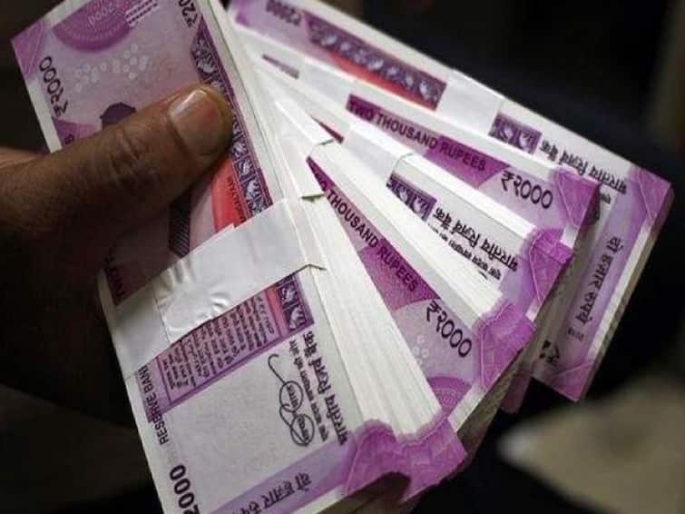 Munugode Bypoll: Panjagutta police identifies 70 lakhs money in hyderabad Panjagutta: పంజాగుట్టలో భారీగా పట్టుబడ్డ సొమ్ము, 70 లక్షల నోట్ల కట్టలు సీజ్