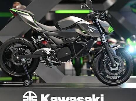 Kawasaki previews its first electric motorcycle, will launch this year Kawasaki ટૂંક સમયમાં લોન્ચ કરશે પ્રથમ ઇલેક્ટ્રિક બાઇક, પેટ્રોલ મૉડલ જેવી હશે ડિઝાઇન