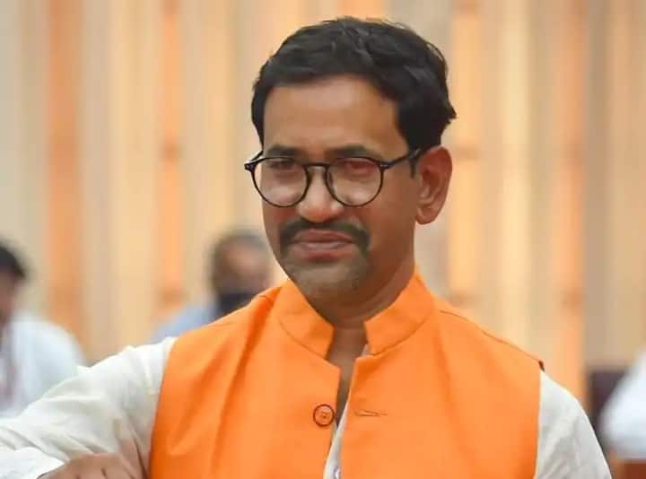 UP Politics Yadav Samaj Protest over Azamgarh MP Dinesh Lal Yadav Nirahua Statement Asli Yadav Desh Ke Effigy Burnt ANN UP Politics: 'असली यादव देश के, बचे कुछ अखिलेश के', निरहुआ के बयान का जबरदस्त विरोध, लोग बोले- 'माफी मांगें'