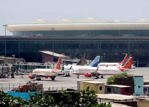 busiest airport list indra gandhi international airport name is in 10 busiest airport list know details Busiest Airport: ਭਾਰਤ ਦਾ ਇਹ ਹਵਾਈ ਅੱਡਾ ਬਣਿਆ ਦੁਨੀਆ ਦਾ 10ਵਾਂ ਸਭ ਤੋਂ Busiest Airport! ਜਾਣੋ ਪਹਿਲੇ ਨੰਬਰ 'ਤੇ ਆਉਣ ਵਾਲੇ ਹਵਾਈ ਅੱਡੇ ਦਾ ਨਾਂ