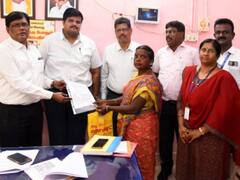 கரூர்: கிருஷ்ணராயபுரத்தில் பயனாளிகளுக்கு இலவச வீட்டு மனை பட்டா  வழங்கிய ஆட்சியர்