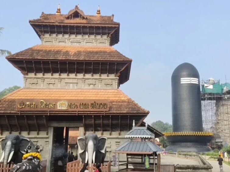 Kerala : உலகிலேயே உயரமான சிவலிங்கத்திற்கு அமெரிக்காவின் விருது..! பக்தர்கள் மகிழ்ச்சி.. Sivalingam in Kerala State has received the World Record Union Award of USA Kerala : உலகிலேயே உயரமான சிவலிங்கத்திற்கு அமெரிக்காவின் விருது..! பக்தர்கள் மகிழ்ச்சி..