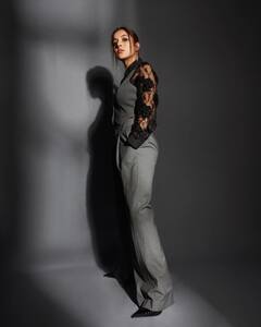 PHOTO: लेडी बॉस लूकमध्ये दिसली 'पंजाबची कतरिना कैफ; पाहा शहनाज गिलची अनोखी स्टाईल!