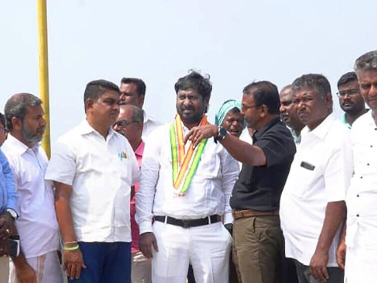 MP Vijay Vasanth inspected reconstruction work at the fishing port in Kanyakumari மீன்பிடி துறைமுகத்தில் புனரமைப்பு பணிகள் -  எம்பி விஜய் வசந்த் ஆய்வு