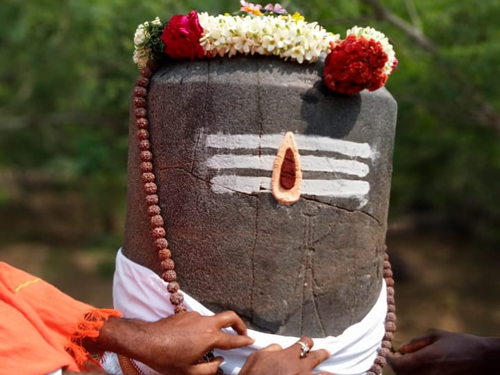 Lord Shiva Statue : 1000 ஆண்டுகள் பழமையான சிவலிங்கம் கண்டுபிடிப்பு..! திரளாக குவிந்த பக்தர்கள்...!