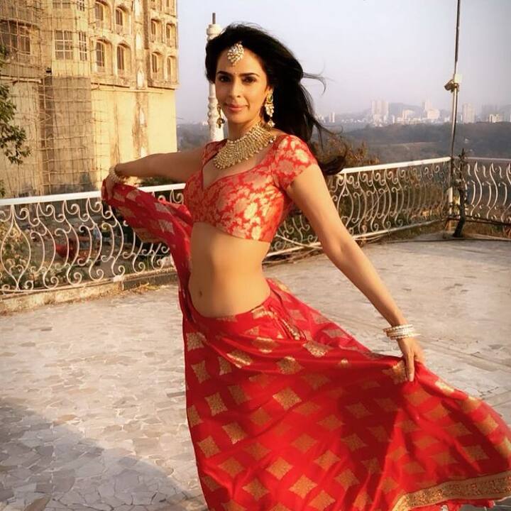 મલ્લિકાએ 24 ઓક્ટોબરે પોતાનો 46મો જન્મદિવસ ઉજવ્યો હતો. એક્ટ્રેસે બિકિનીમાં તસવીર પોસ્ટ કરી છે