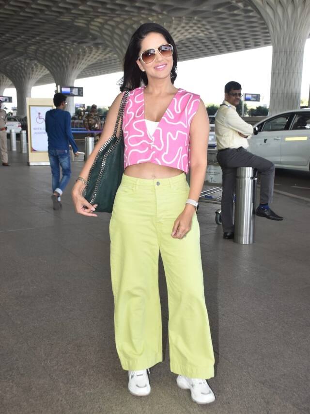 Sunny Leone took paparazzi's class, said- 'What do you think I do not speak Hindi?' ਸੰਨੀ ਲਿਓਨੀ ਨੇ ਲਾਈ ਪੈਪਰਾਜ਼ੀ ਦੀ ਕਲਾਸ, ਕਿਹਾ- 'ਤੁਹਾਨੂੰ ਕੀ ਲੱਗਦਾ ਮੈਂ ਹਿੰਦੀ ਨਹੀਂ ਬੋਲਦੀ?'