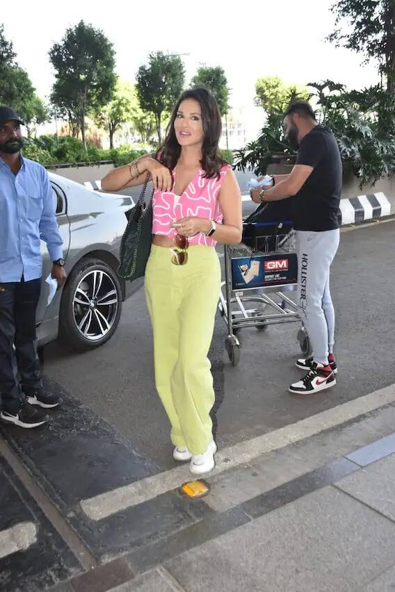 ਕਾਫੀ ਸਮੇਂ ਬਾਅਦ ਸੰਨੀ ਪਰਿਵਾਰ ਨਾਲ ਨਹੀਂ ਸਗੋਂ ਇਕੱਲੀ ਘੁੰਮਦੀ ਨਜ਼ਰ ਆਈ