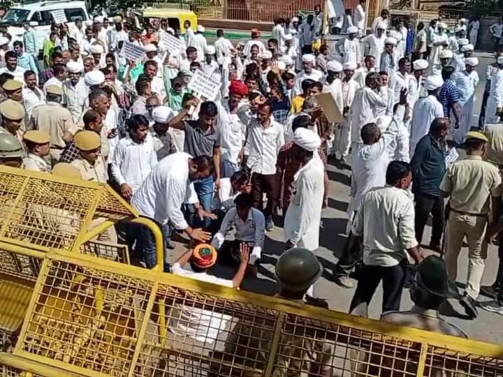 Jodhpur Rajasthan Protest of farmers outside collectorate demanding payment of crop insurance ANN Jodhpur News: फसल बीमा के बकाया की मांग को लेकर सड़कों पर उतरे किसान, प्रशासन पर लगाया ये आरोप