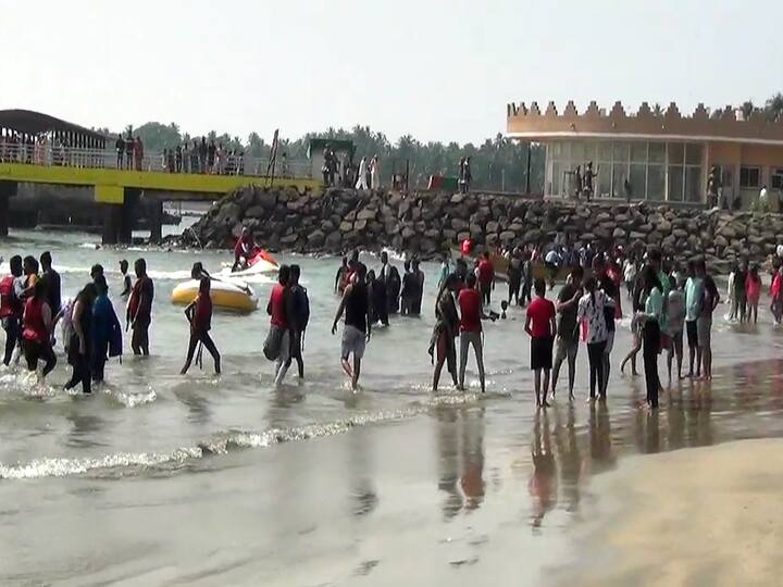 सिंधुदुर्ग किला पाहण्यासाठी पर्यटकांची गर्दी होत आहे. मालवण जेटी, चिवला समुद्र किनारा, रॉक गार्डन, तारकर्ली, देवबागसह सिंधुदुर्गमधील समुद्र किनारे पर्यटकांनी फुलून गेले आहेत. जलक्रीडा पर्यटनाचाही पर्यटक आनंद लुटत आहेत.