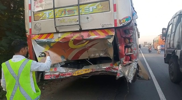 Bharuch Accident : NH 48 ઉપર 5 એસટી-લક્ઝરી બસ સહિત 5 વાહનો વચ્ચે અકસ્માત, 2 લોકોના ઘટનાસ્થળે જ મોત