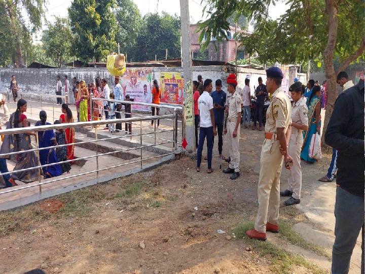 Chhath Puja: बिहार के उलार सूर्य मंदिर में छठ पूजा की धूम, दूर दराज से पहुंच रहे व्रती, जानिए मंदिर का इतिहास