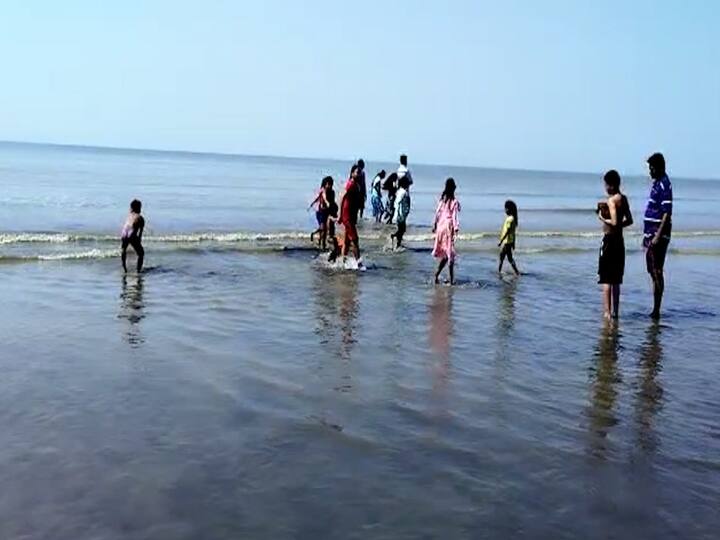 सध्या सुरू असलेल्या दिवाळीच्या सुट्ट्या आणि त्यातच आलेला वीकेंड यामुळे पालघर मधील पश्चिम किनारपट्टीवरील केळवे पर्यटन स्थळावर पर्यटक गर्दी करू लागले आहेत.