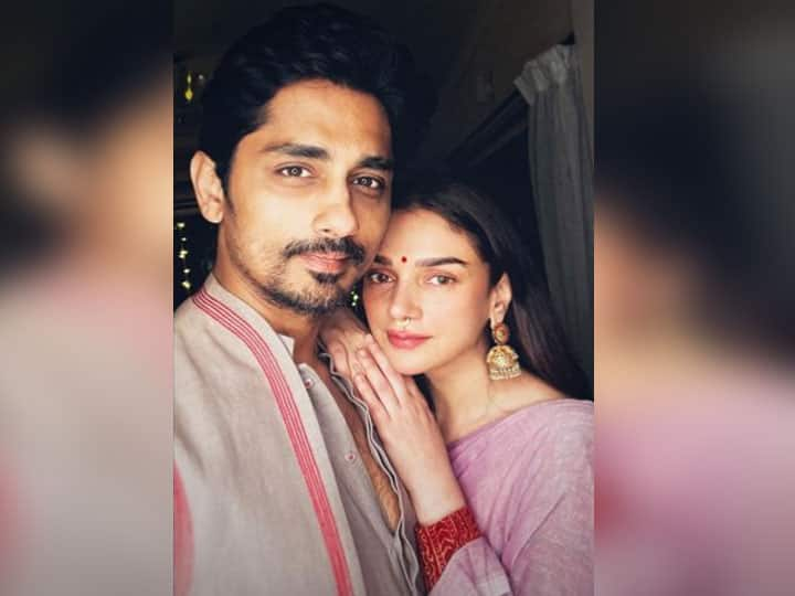 Siddharth penned a heartfelt message for Rumoured Girlfriend Aditi Rao Hydari on her birthday Aditi Rao Hydari के जन्मदिन पर सिद्धार्थ ने शेयर की ऐसी फोटो, फैंस बोले- 'भाभी मिल गईं क्या भईया?'