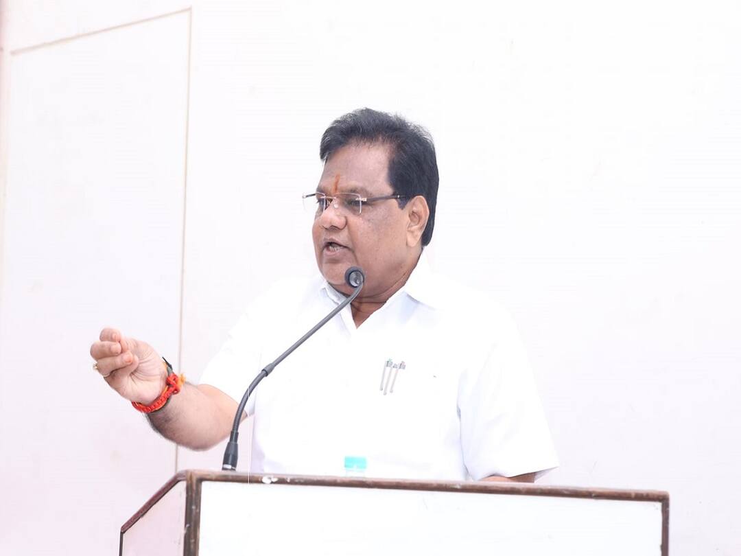 Minister Tanaji Sawant warning to MP Omraje Nimbalkar and MLA Kailas Patil Tanaji Sawant : दिवाळी झाल्यावर यांचा मुक्काम कुठे हे फाईल ठरवतील, मंत्री तानाजी सावंतांचा ओमराजेंसह कैलास पाटलांना इशारा