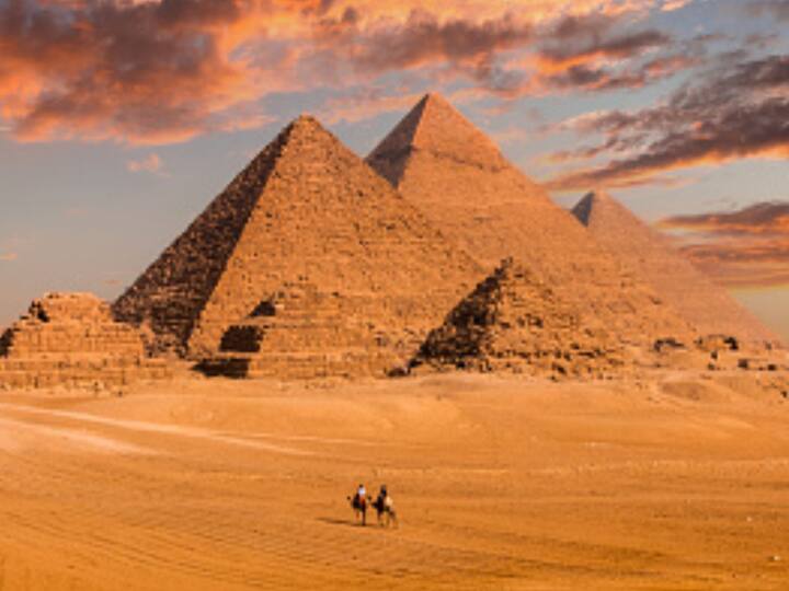 Egypt is a nation that conjures images of an exotic location. There are stunning pyramids, enigmatic mummies, and plenty of gold. Not just that, Egypt has got more to it. Cairo, the country's most well-known metropolis, the Nile River, desert excursions, its temples and mosques, and the general sense of history ingrained in the culture that permeates the entire nation are all there. (Image Source: Getty)