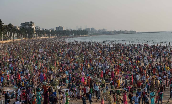 কার্তিক শুক্লা চতুর্থী থেকে কার্তিক শুক্লা সপ্তমী অবধি পালিত হয় ছট।