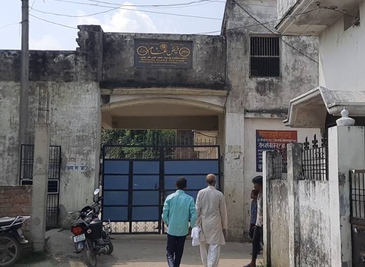 UP News kushinagar madrasa islamia ignored all rules, questions raised on its operation ann Kushinagar News: कुशीनगर के इस मदरसे में जमकर उड़ी नियमों की धज्जियां, जानिए- क्यों उठे संचालन पर सवाल