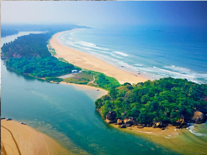 Sri Lanka is renowned as the greatest place to go backpacking from India because of its similar landscapes and culture to India. Travelers can't stop talking about Sri Lanka owing to the ambiance filled with the scent of tea plantations, the lush green carpeting on the floors, and the inhabitants' mouthwatering fare! Cities like Colombo, Kandy, Nuwara Eliya, and Bentota are must-see destinations. (Image Source: Getty)