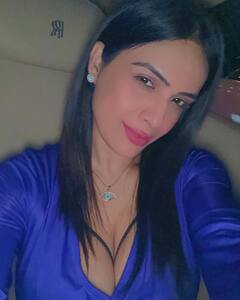 Neha Malik PHOTO: બુર્ઝ ખલીફા સામે ઉભા રહી નેહા મલિકે આપ્યા ગ્લેમરસ પોઝ