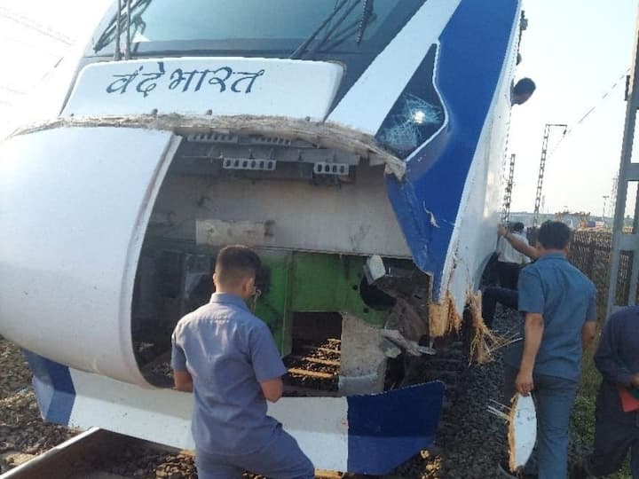 Another accident of Vande Bharat Express Train collides with cow near Valsad's Atul station in Gujarat Vande Bharat Accident: వందే భారత్ ట్రైన్‌కు మళ్లీ యాక్సిడెంట్, ఆవు ఢీకొట్టి ముందు భాగం డ్యామేజ్