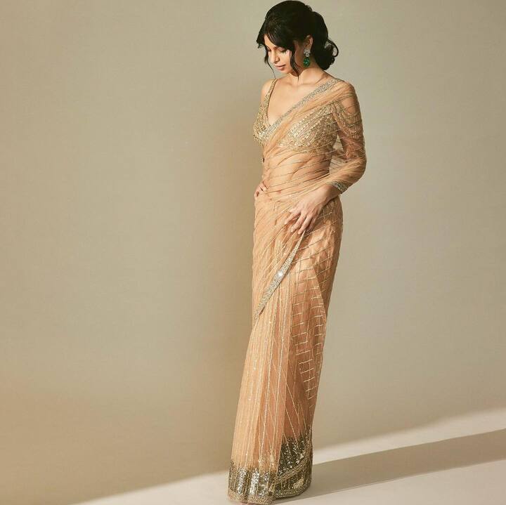मनीष मल्होत्राच्या साडीत सुहाना खूपच सुंदर दिसत आहे. मनीष मल्होत्रानेही सुहानाचा साडीचा लूक शेअर केला आहे.(फोटो सौजन्य :suhanakhan2/इंस्टाग्राम)