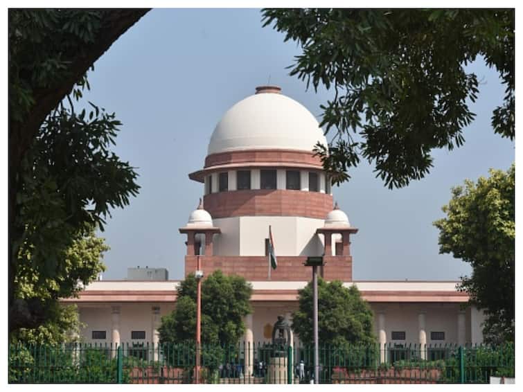 Supreme Court To Hear Plea For Replacing Party Symbols On EVM With Candidate Details On Oct 31 Supreme Court To Hear Plea For Replacing Party Symbols On EVM With Candidate Details On Oct 31