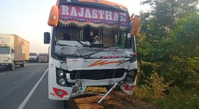 Bharuch Accident : NH 48 ઉપર 5 એસટી-લક્ઝરી બસ સહિત 5 વાહનો વચ્ચે અકસ્માત, 2 લોકોના ઘટનાસ્થળે જ મોત