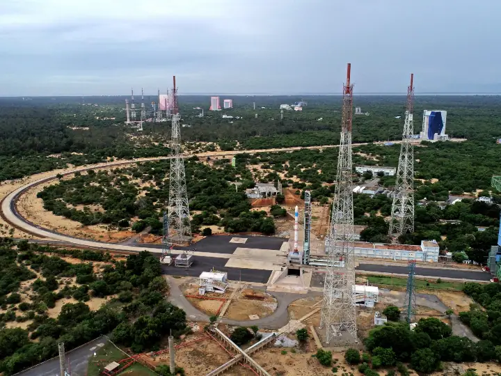 ISRO Rocket: ISRO को मिली सफलता, अपने सबसे भारी रॉकेट LVM 3-M3 के CE-20 इंजन का किया सफल परीक्षण