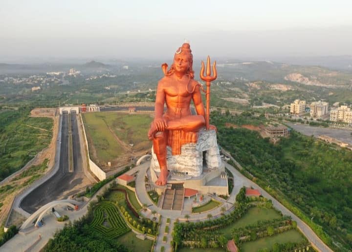 World Tallest Shiva Statue : जगातील सर्वात उंच शिवमूर्तीचं लोकार्पण भारतातील राजस्थानमध्ये पार पडणार आहे. भगवान शंकराच्या ध्यानस्थ मुद्रेतील 396 उंच मूर्तीचं लोकार्पण पार पडणार आहे.