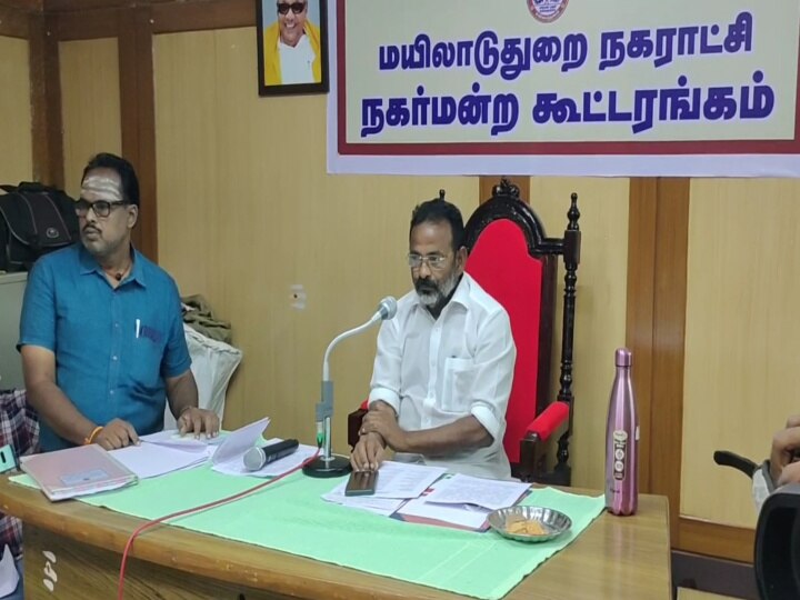 மயிலாடுதுறையில்  புதிய பேருந்து நிலையம் - பொதுமக்கள் பட்டாசு வெடித்து மகிழ்ச்சி