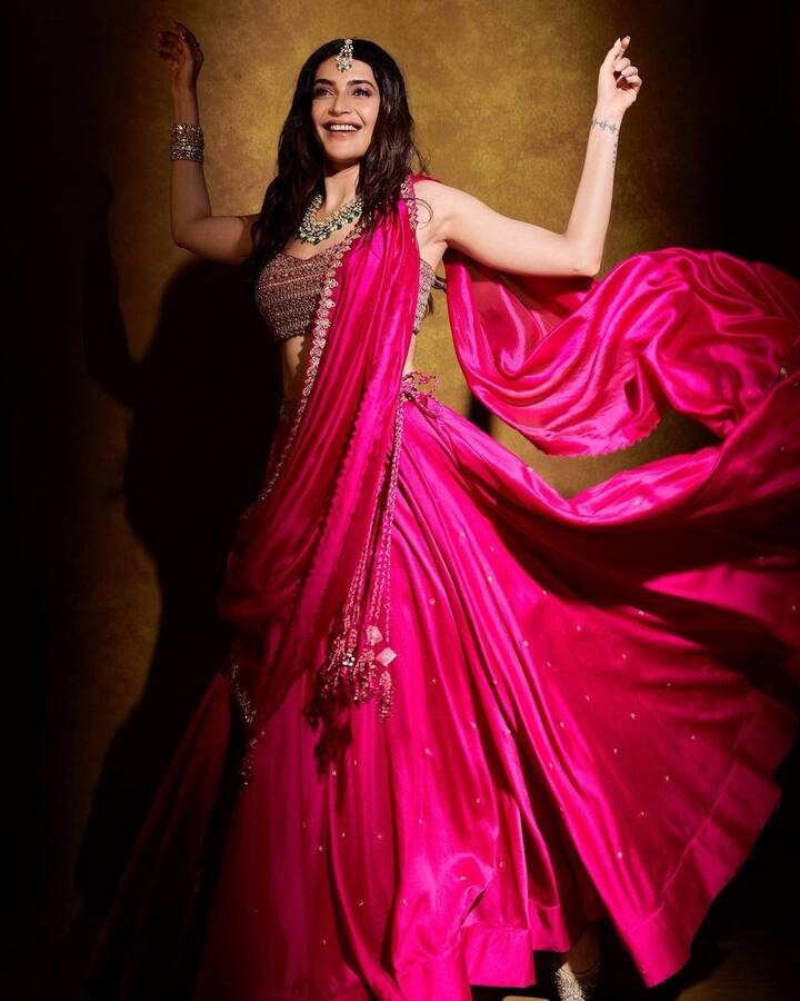 कधी तिच्या पात्रांमुळे तर कधी तिच्या लूकमुळे ती नेहमीच चर्चेत असते.(फोटो सौजन्य :karishmaktanna/इंस्टाग्राम)