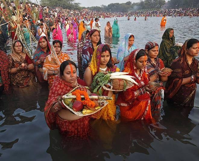 Chhath Puja 2022 Laxminarayan Yoga: છઠ્ઠ પૂજાનો આજે બીજો દિવસ છે. આ દિવસે ખરનાની પૂજાનું નિર્વહન કરવામાં આવે છે.