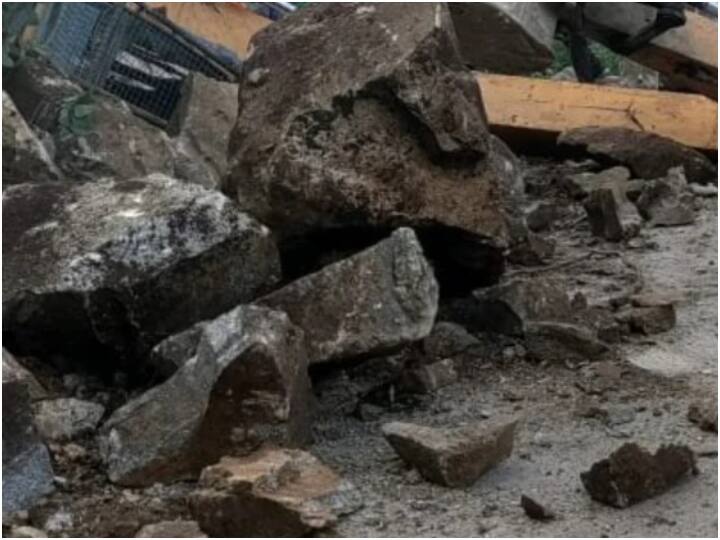 Malaysia Landslide 2 killed in landslide in Malaysia 50 feared buried Malaysian Fire Department Malaysia Landslide: मलेशिया में लैंडस्लाइड से 2 की मौत, 50 लोगों के दबे होने की आशंका