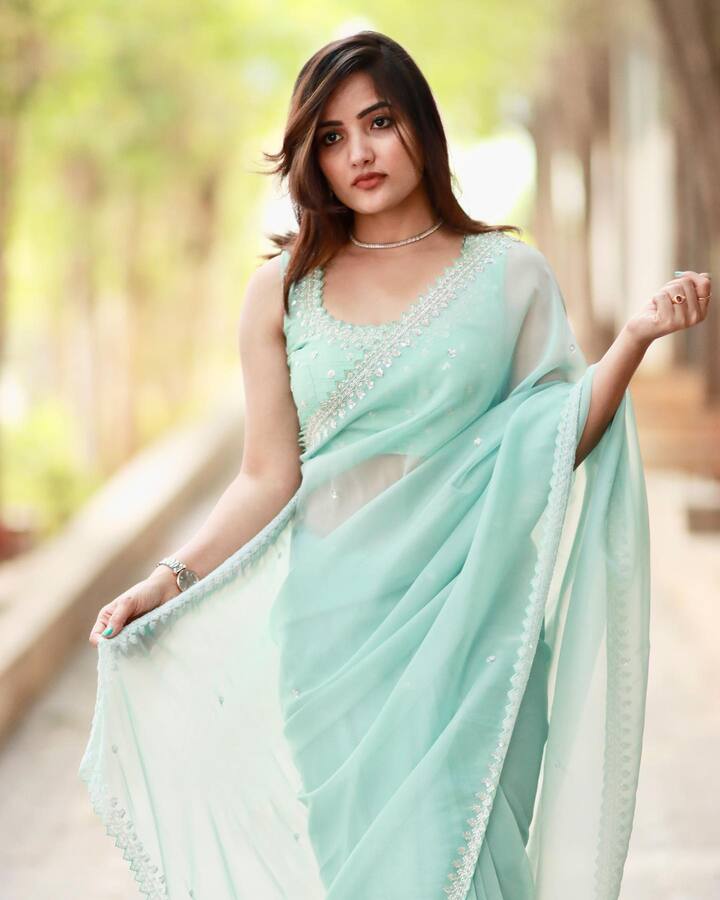 బిగ్ బాస్ హౌస్ నుంచి బయటకు వచ్చాక సిరి పలు వెబ్ సిరీస్ లలో నటిస్తున్నది. Photo Credit: Siri Hanumanthu/Instagram