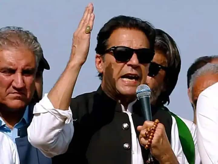 A sudden call came to former Pakistan PM Imran Khan stopped Azadi Marg and left for Lahore Pakistan Politics: अचानक इमरान खान के पास आया फोन, रुक गया आजादी मार्च, अब खुद दी ये सफाई